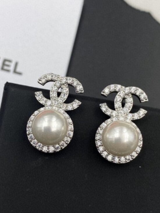 💎CHANEL Jewelry - Chanel Pearl Earrings